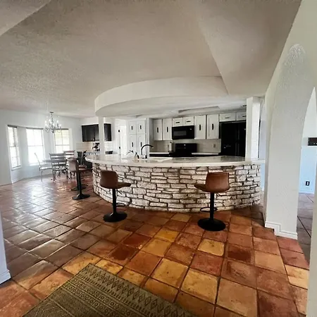Beautiful Room In Shared Home